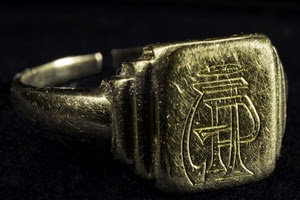 anello, oro, metallo, macro, gioiello, incisione, cifre, lettere, stemma, sigillo