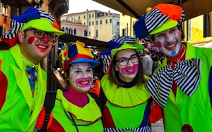 verde, cappelli, trucco, carnevale, maschere, colori, ragazzi, rosso, fiocco, occhiali, costumi, blu, quattro, sorrisi, righe, sorriso, pagliacci, persone