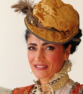 cappello, donna, occhi, bocca, naso, piuma, sguardo, ritratto, costume, capelli, viso, perle, orecchino, piume, denti, sorriso, volto