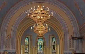 chiesa, vetrate, luci, lampadario, archi, santi, abside, lampadari, lampadine, decorazioni, finestre, candele, luce, arco, cristallo, madonna, giallo, interno, volta, immagini