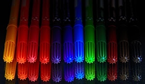 colori, pennarelli, verde, blu, nero, rosso, multicolore, azzurro, riflesso, arancione, giallo, marrone, cappucci, penne, vetro, fila, viola, riflessi, plastica