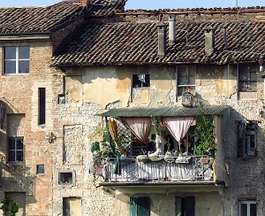 tende, finestre, balcone, comignoli, casa, tetto, piante, tegole, tettoia, verde, ringhiera, vasi, tetti, balconi