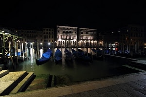 gondole, notte, venezia, canale, acqua, laguna, blu, luci, palazzi