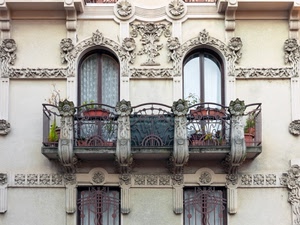 balcone, liberty, ringhiera, fiori, finestre, vasi, stile, palazzo, tende