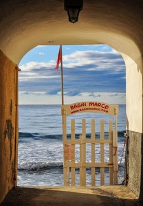 mare, bandiera, acqua, onde, arco, cancello, nuvole, cielo, spiaggia, bagni, lampione
