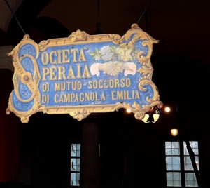 insegna, finestre, società, mani, scritta, notte, oro, blu, azzurro, soccorso