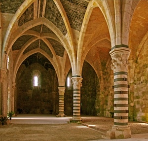 colonne, archi, chiesa, righe, finestra, finestre, mattoni, pietre, capitelli, capitello, interno