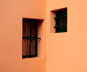 finestre, due, rosa, tenda, grate, arancione, muro, inferriata, inferriate, angolo, tende