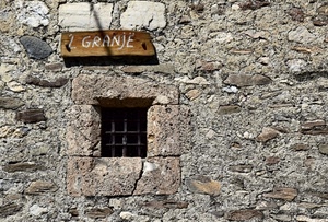 insegna, finestra, muro, legno, grata, pietre, finestrella, sassi, inferriata, quadrati, pietra