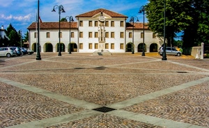 lampioni, piazza, palazzo, alberi, finestre, macchine, geometrie, monumento, auto