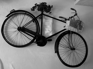 bicicletta, fiori, ruote, bianconero, borsa, appesa, manubrio, raggi, muro