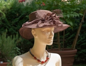 collana, manichino, cappello, vaso, marrone, ombra, verde, fiocco, nastro