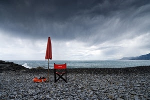 mare, sedia, ombrellone, nuvole, spiaggia, salvagente, rosso, ciottoli