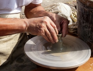 mani, artigiano, dita, creta, argilla, tornio, vaso, cerchio, modello, artigianato, terracotta, piatto, vasaio, braccia, ombra