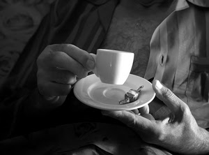 mani, tazzina, caffè, caramella, piattino, mano, cioccolatino, bianconero