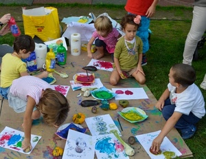 bambini, colori, disegni, fogli, prato