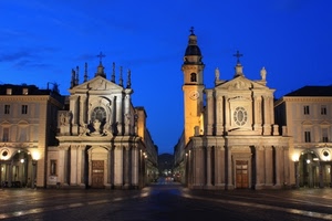 chiese, croci, piazza, campanile, strada, cielo, luci, rosoni, blu, colonne, statue, notturno, notte, chiesa, porte, prospettiva, case, azzurro, finestre