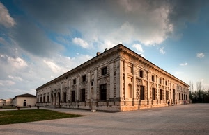 palazzo, nuvole, cielo, finestre, prato, mantova, prospettiva, piazza, spigolo