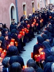 processione, donne, nero, candele, devozione, ceri, rosso, veli, fiaccole