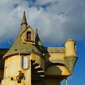 abbaino, scala, cielo, torre, tetto, statua, nuvole, scale, castello, finestra, finestre, punta