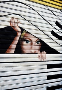 serranda, occhi, mani, donna, bianco, murales, disegno, dipinto, volto