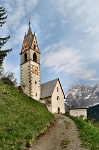 campanile, chiesa, montagna, erba, orologio, strada, sentiero, nuvole, montagne, prato, cielo, albero, chiesetta, croce, croci, verde, neve