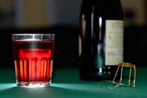 bicchiere, bottiglia, vino, vetro, rosso, verde, liquido, luce, etichetta, tavolo, ferro