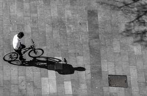 bicicletta, ombra, tombino, ciclista, ruote, selciato, bianconero, sport, bici, bianco