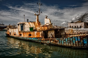 mare, nuvole, cielo, ruggine, acqua, relitto, nave, imbarcazione, riflesso, riflessi, barca, rudere, antenne, porto