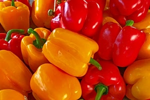 peperoni, rosso, giallo, verde, verdura, picciolo, ortaggi, gambi, tanti, mucchio, rossi, lucidi, gialli, riflessi