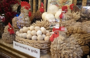 uova, galline, cesto, cresta, paglia, bargigli, creste, vetrina, rosso, becco, bianco, tavolo, bancarella, scritta, cestino, riflessi