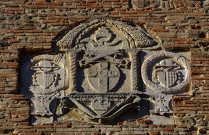 mattoni, stemma, muro, croce, stemmi, pietra, bassorilievo, chiesa, corona, scultura, scudo, parete